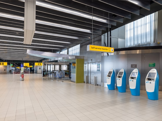 E-pier Schiphol - new metal ceilings and walls