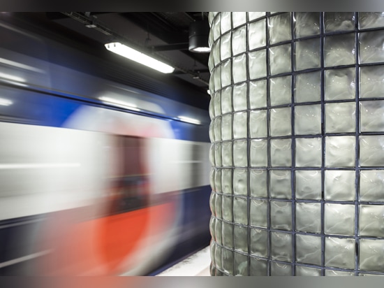 Châtelet-Les-Halles and its new glass metro window