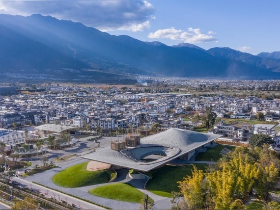 Undulating roof defines organic-inspired Chinese arts centre