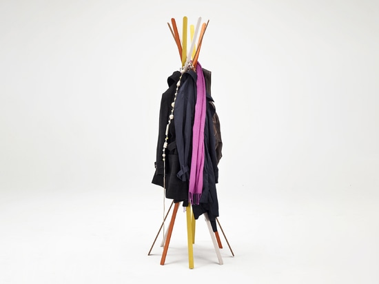 Casamania Horm Outlet gives you a free Twist coat rack