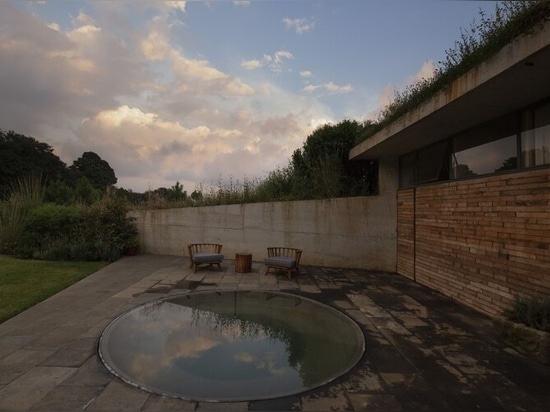 Francisco Pardo precisely cuts into Mexico's landscape to embed the aguacates house