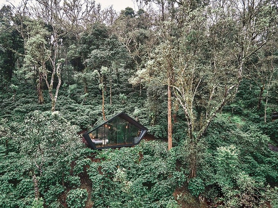 This prefabricated, 21sqm cabin features a panoramic glass façade to enjoy stunning views