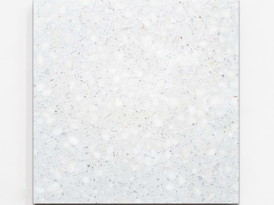 Plain terrazzo products are used in high-class areas that require luxury and distinction thanks to the sophistication and class of decorative stone and mother-of-pearl on the surface.