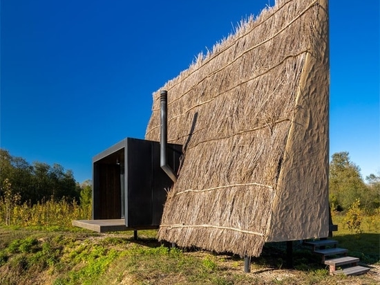 shaygan gostar wraps the house in clay and straw