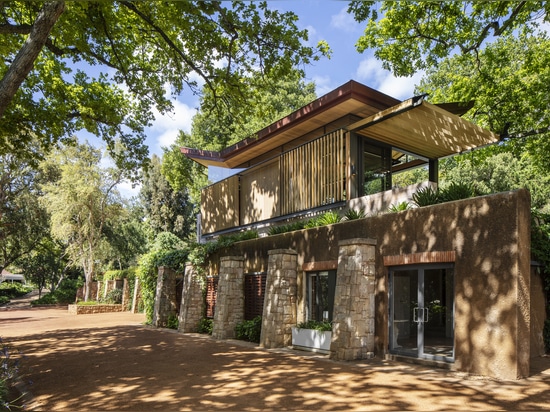 Private Gymnasium Pavilion & Guest Unit / Malan Vorster Architecture Interior Design