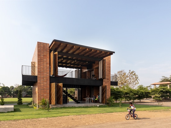 La Pradería Sports Integration Center for Rural Areas / Natura Futura Arquitectura