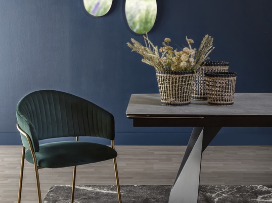 CAMINO A CASA PRESENTS VINTAGE, ITS LINE OF REFINED VELVET CHAIRS AND ARMCHAIRS