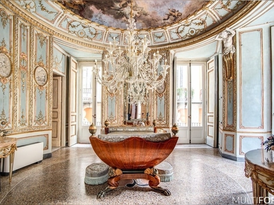 Huge classic chandeliers for a unique Italian historic building