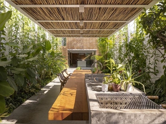 Tropical Shed in Manaus brings together work, fun and nature