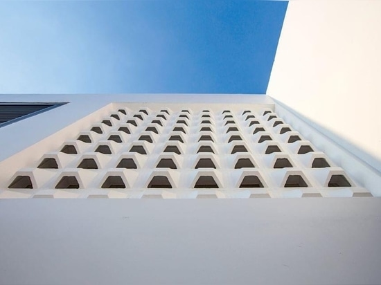 Facade breeze block