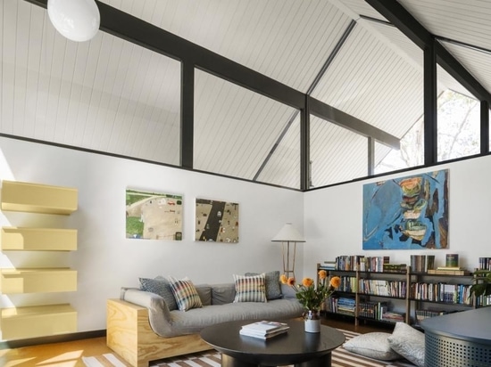 Colour and light transform renovated Palo Alto Eichler home