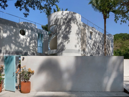 A House-Hotel Hybrid on Mexico's Pacific Coast Embraces Indoor/Outdoor Living