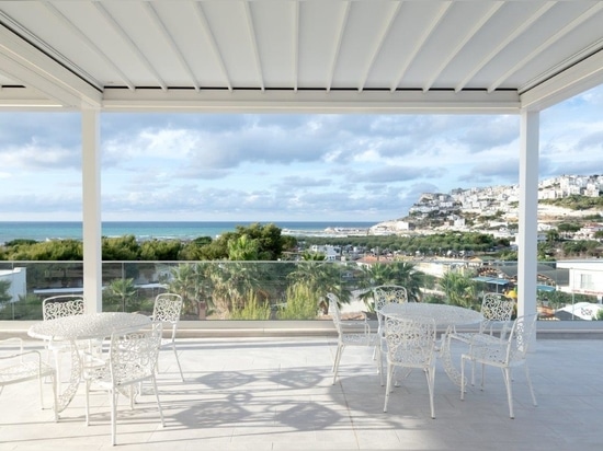 KE pergolas blend beautifully into their surroundings, adding a beautiful new look to Hotel Valle Clavia in the Gargano, Apulia