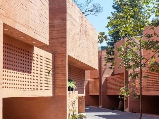 Real de los Reyes Residential Complex / Miguel de la Torre Arquitectos