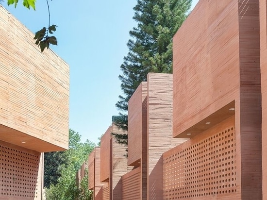 Real de los Reyes Residential Complex / Miguel de la Torre Arquitectos