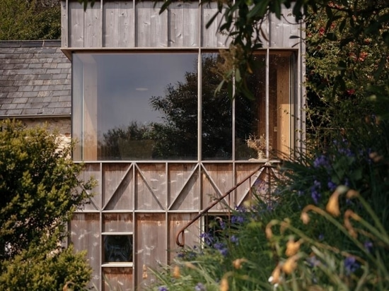 Studio Weave reimagines Devon cottage through creative addition