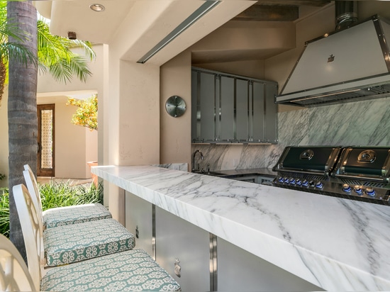 Outdoor Kitchen