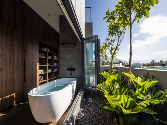 Bi House Nha Trang / Pham Huu Son Architects