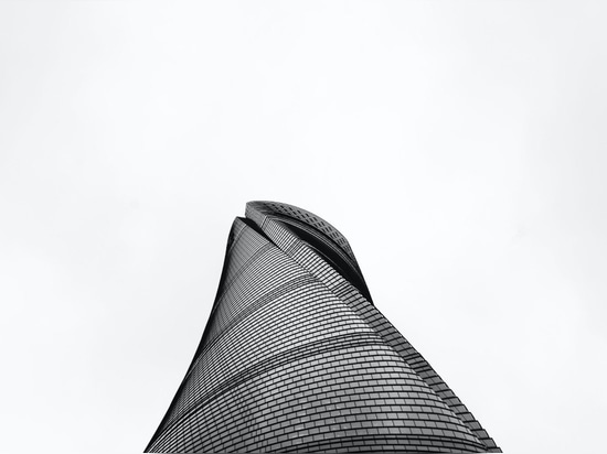 SHANGHAI TOWER, A SUSTAINABLE AND EARTHQUAKE-RESISTANT SKYSCRAPER