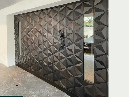 3D wooden panels in the application of the entrance to the villa