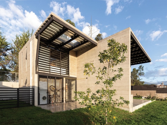 A House in Ecuador Inspired by the Exposed Concrete It’s Made From