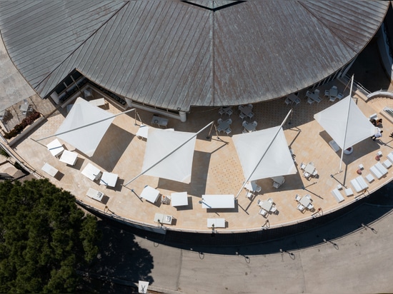 KE shade sails enhance the magical interaction between land and sea in the new, tailor-made, panoramic terrace at Gargano resort