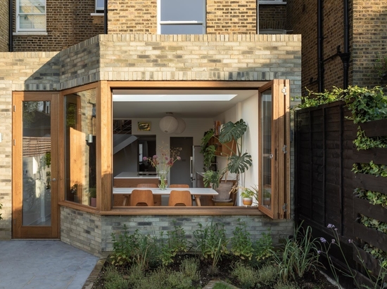East London house extension infuses Victorian home with warm modernism
