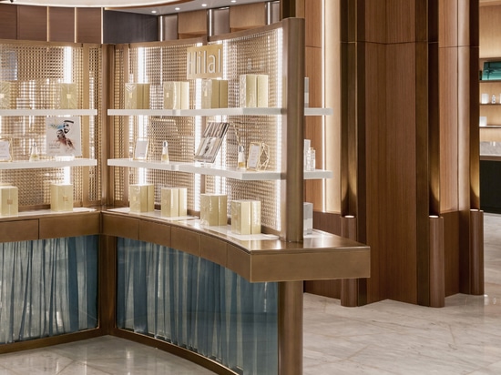 Banker Wire's M22-22 woven wire mesh in brass is used as retail displays in HOB, Dalma Mall in Abu Dhabi.