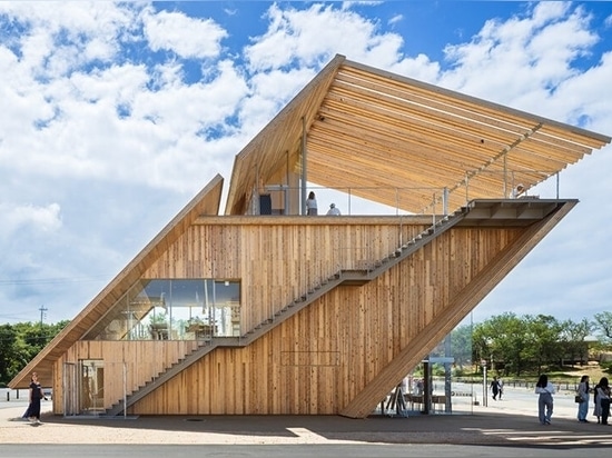 Kengo Kuma designs observatory/café in Japan as a 'staircase to