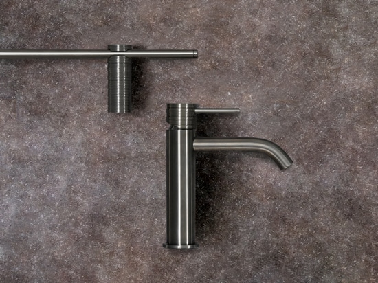 A design freedom that goes beyond the taps. Ritmonio "leaves its mark" with four exclusive Impronte to give expression to the most diverse styles to the entire bathroom.