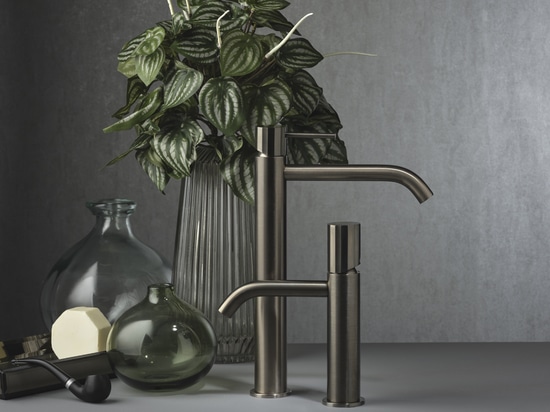 A design freedom that goes beyond the taps. Ritmonio "leaves its mark" with four exclusive Impronte to give expression to the most diverse styles to the entire bathroom.