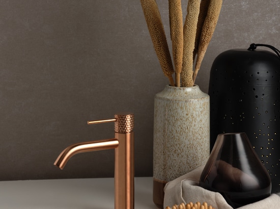 A design freedom that goes beyond the taps. Ritmonio "leaves its mark" with four exclusive Impronte to give expression to the most diverse styles to the entire bathroom.