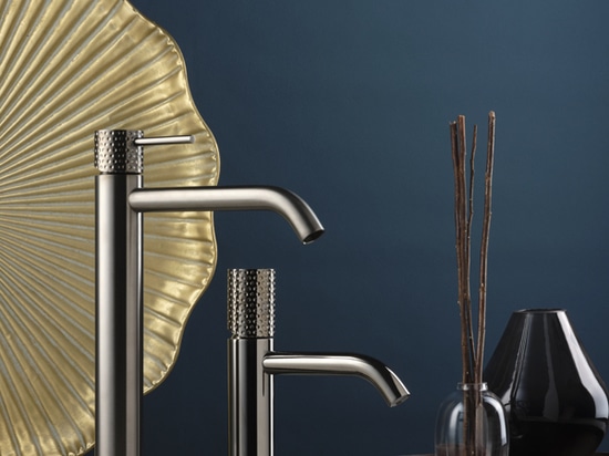 A design freedom that goes beyond the taps. Ritmonio "leaves its mark" with four exclusive Impronte to give expression to the most diverse styles to the entire bathroom.