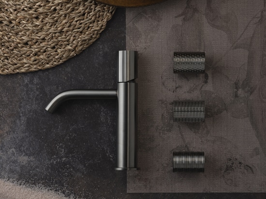 A design freedom that goes beyond the taps. Ritmonio "leaves its mark" with four exclusive Impronte to give expression to the most diverse styles to the entire bathroom.