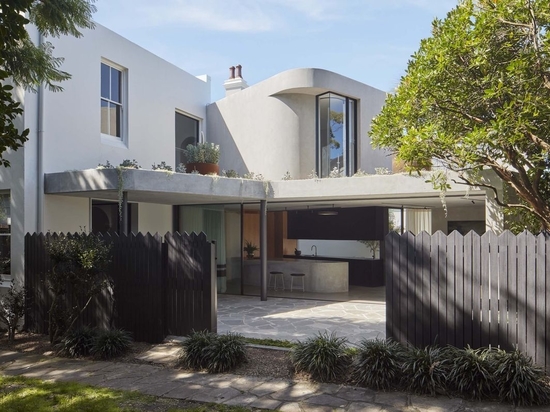 The addition reorients living spaces to open onto a semi-private grove adjoining the site's western edge.