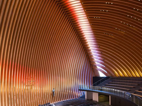 The expansion of the Cathedral of Créteil