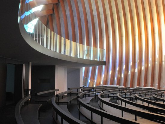 The expansion of the Cathedral of Créteil