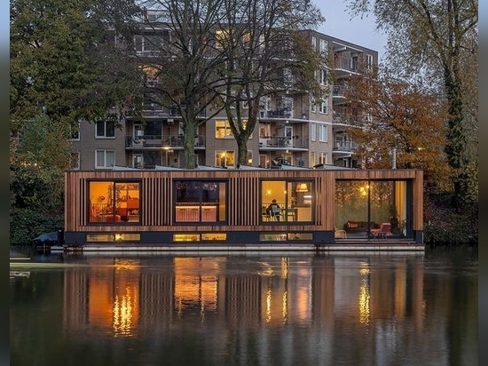 Houseboat offers canal-side living in residential Utrecht