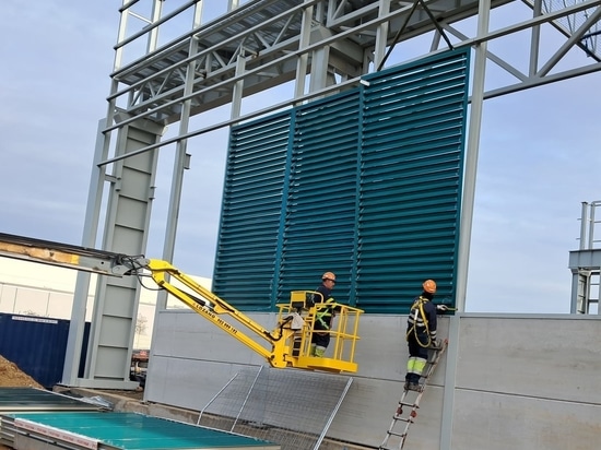 Installation of grills for ventilation of steel company