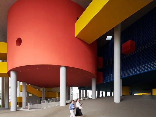 Trace architecture office (TAO) builds new school in haikou as a landscape of color