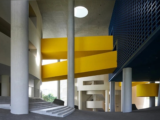 Trace architecture office (TAO) builds new school in haikou as a landscape of color