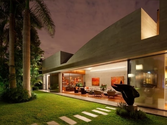 Pavilion house in Lima looks like an art gallery