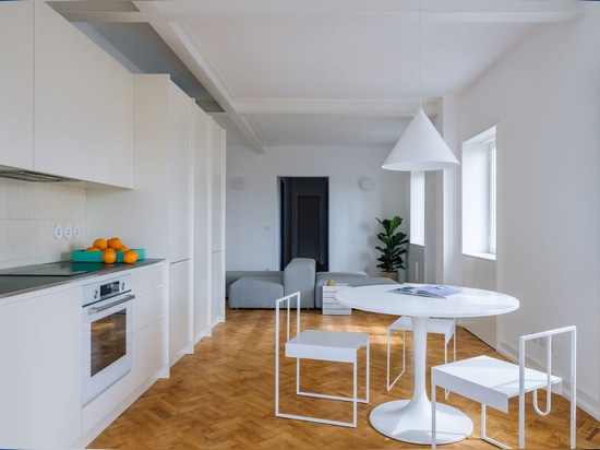 A renovated flat in Lisbon, with clean lines and Klein blue details