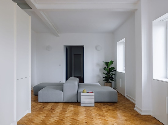 A renovated flat in Lisbon, with clean lines and Klein blue details