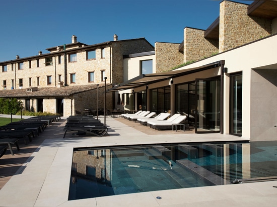 KE with QUBICA creates a wellness area by the pool in an exclusive resort in the Marche region