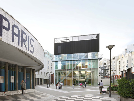 Bruther slots curving community centre into crowded Paris neighbourhood