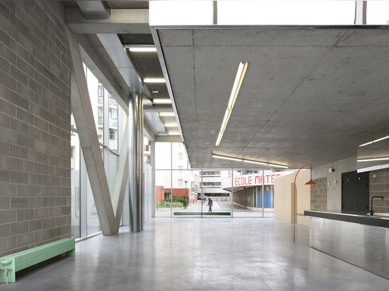 Bruther slots curving community centre into crowded Paris neighbourhood