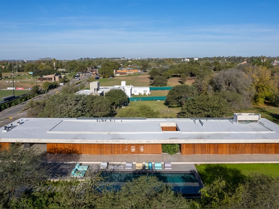 El Bosque House / Estudio Montevideo