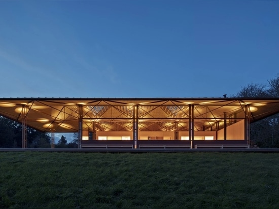 Niall McLaughlin Architects creates glasshouse-informed steel pavilion on the Isle of Wight