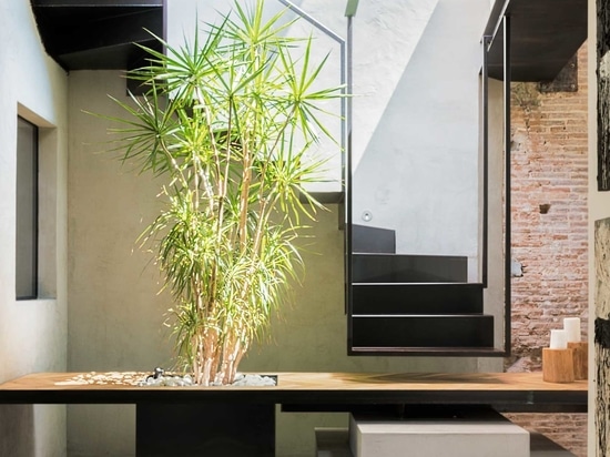 The Dining Table Becomes Part Of The Stairs Inside This Eclectic House